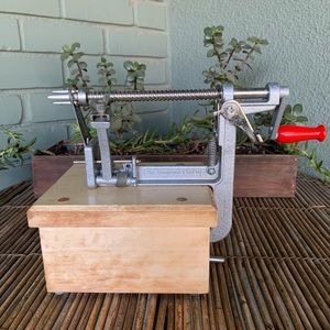 The Pampered Chef - Apple Core Peeler with Block